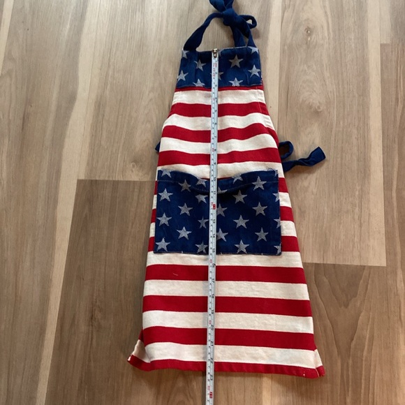 Sur La Table childrens flag apron - Picture 6 of 7